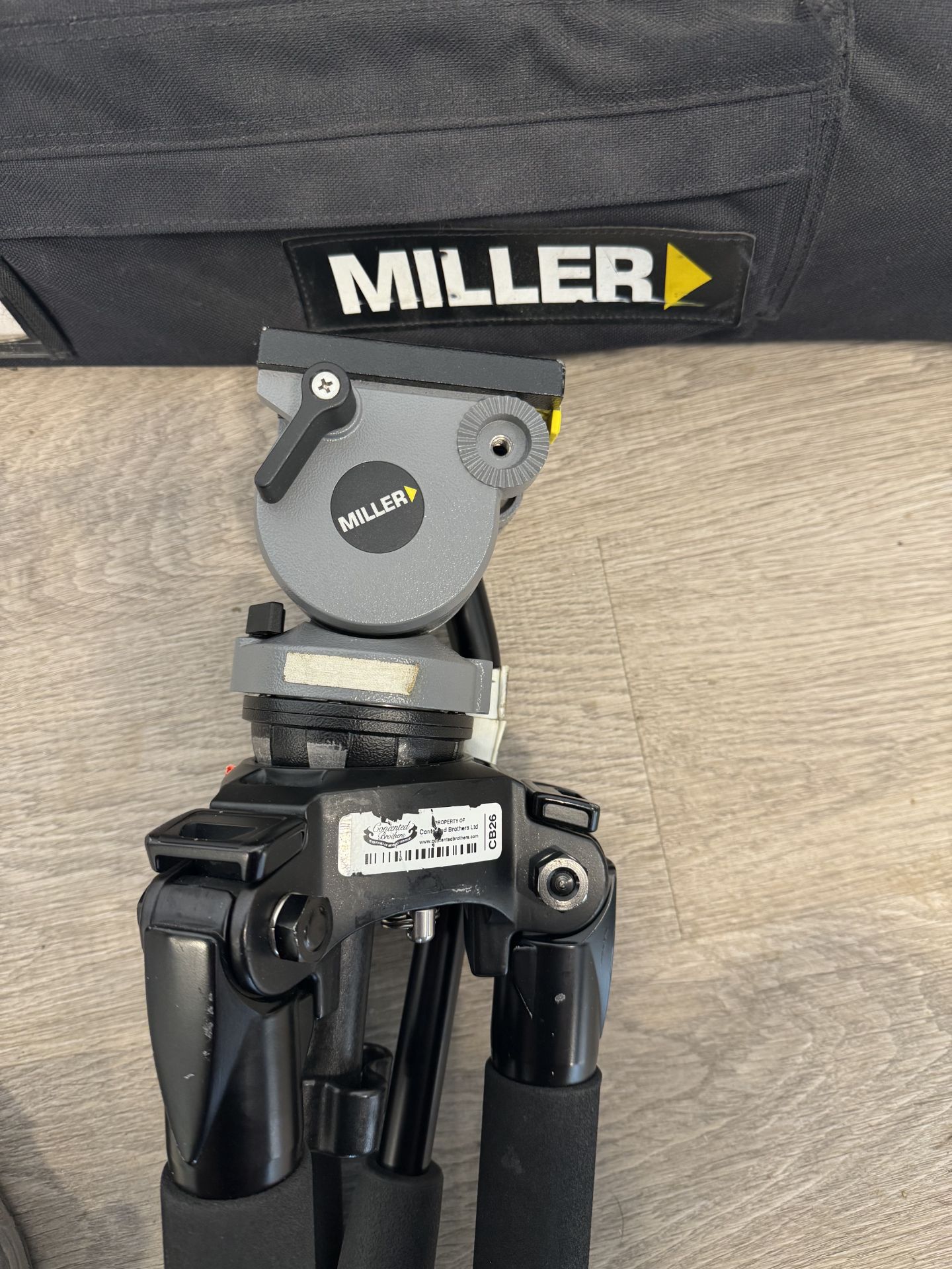 Miller DS20 Tripod - Image 2 of 2