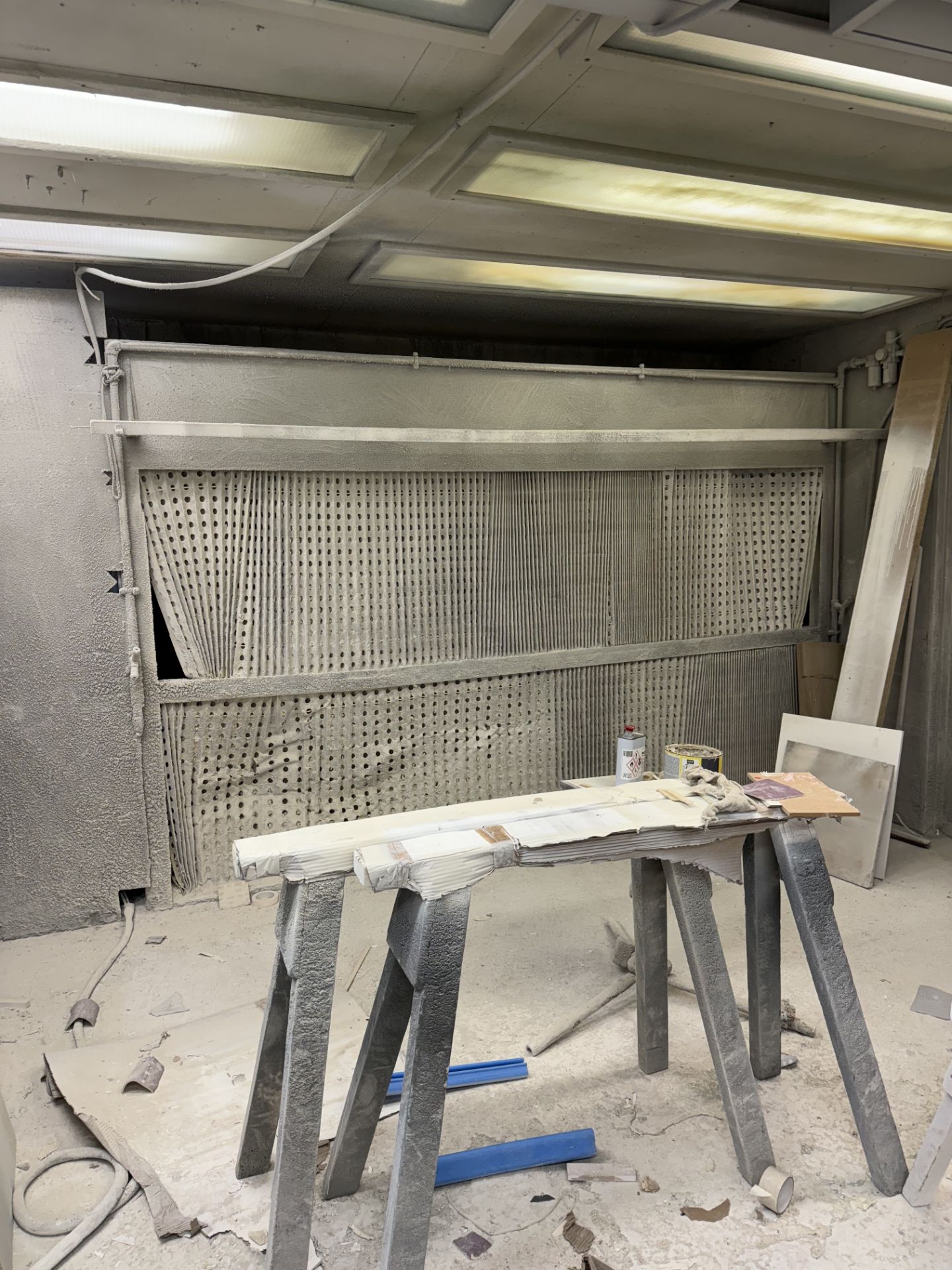 G-Tec Dry Back 3.4 x 2.2 Spray Booth ( Inc Extractor fans) - Image 2 of 3