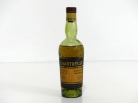 1 hf bt Chartreuse Jaune 43° believed 1956-1964, approx 6 cm below cork, vsl tear to top of corner