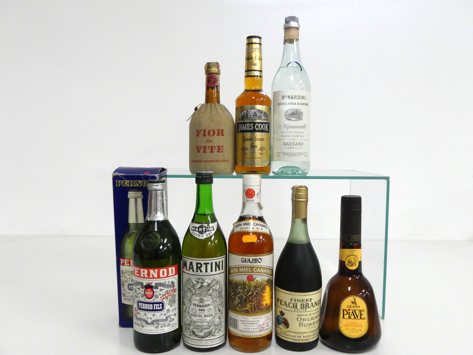 1 litre bt Pernod 43% oc 1 litre bt Martini Extra Dry 1 litre bt Guajiro Ron Miel Canario 30% 1 75-