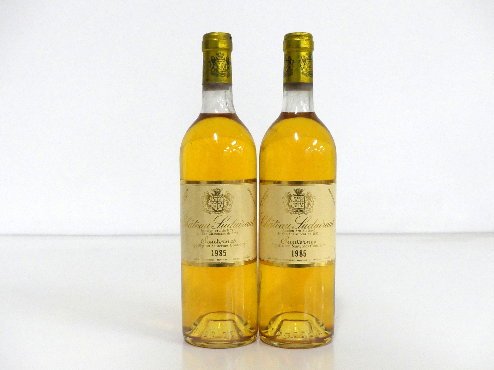 V 2 bts Ch. Suduiraut (Ancien Cru du Roy) 1985 Sauternes, 1er Cru Classé, vts, 1 vsl stl