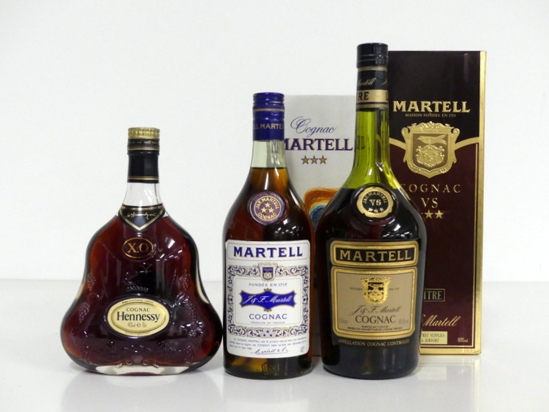 1 70-cl bt Hennessy XO Cognac 40% 1 70-cl bt Martell 3 Star Cognac 40° oc 1 litre bt Martell 3