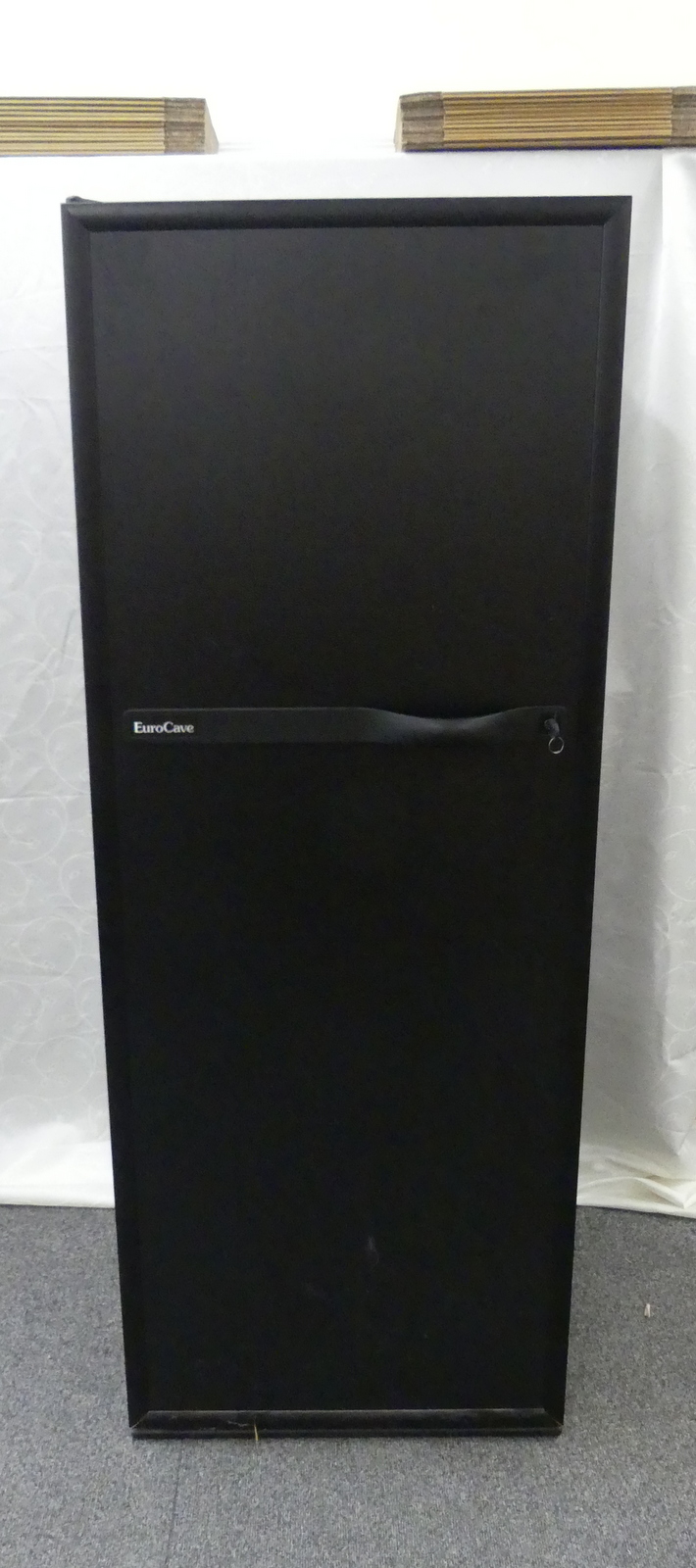 1 Eurocave Classic 1 Temp V283, 3 sliding and 3 fixed shelves, Black Solid Door, with black