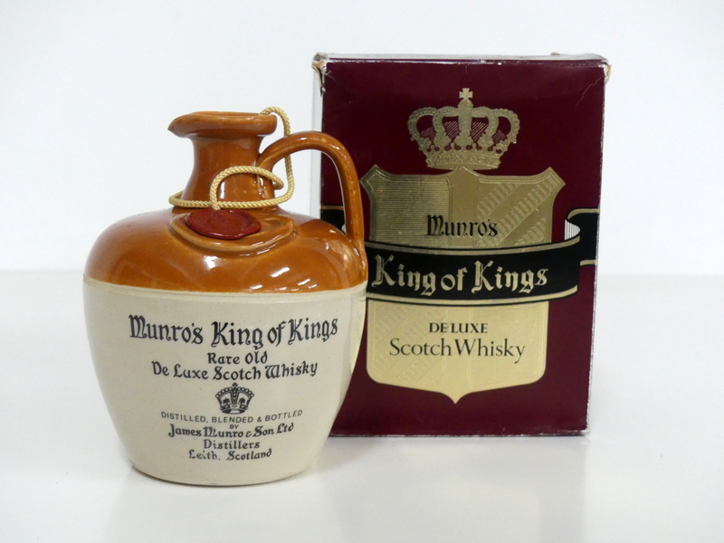 1 bt Munro's King of Kings Rare Old De Luxe Scotch Whisky Stoneware Flagon with Stopper oc