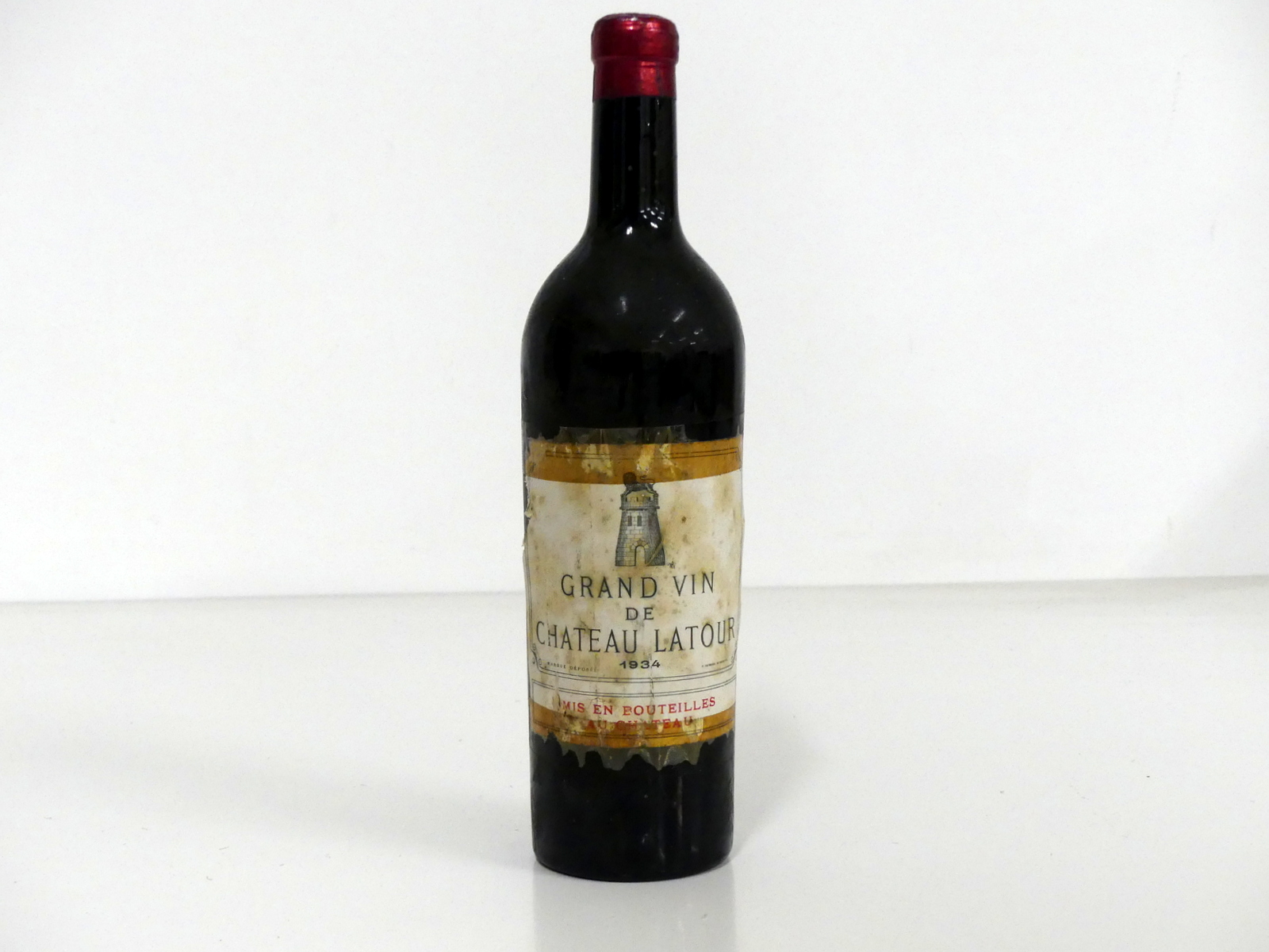 1 bt Ch. Latour 1934 Pauillac, 1er Cru Classé, lms, Re-attached label, pale appearance, vsl foil