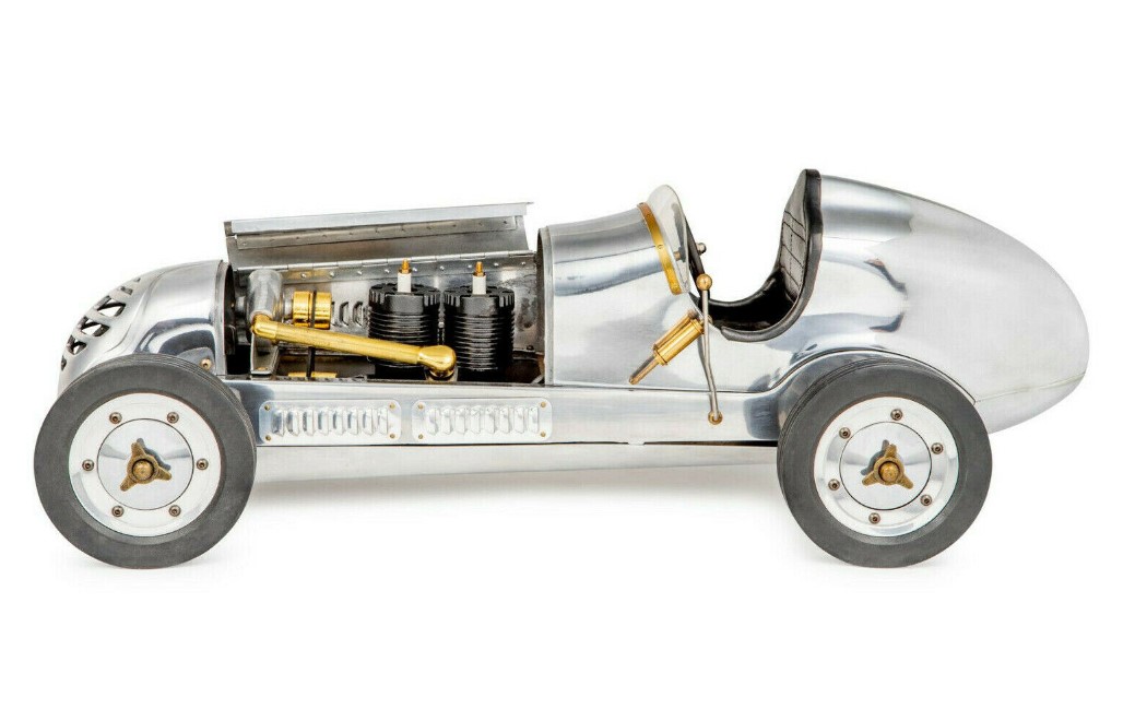 B.B. Korn 1:8 Scale Indianapolis 1930s Polished Aluminium Racing Car - Image 4 of 9