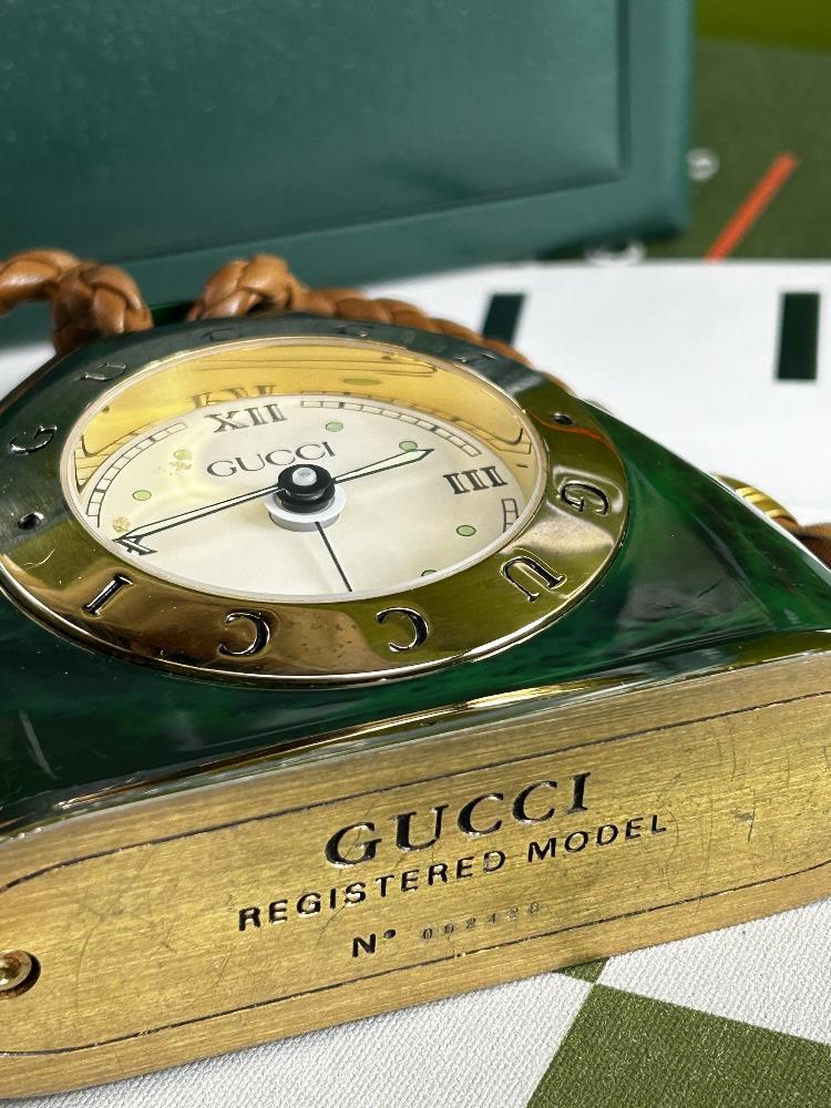 Classic Vintage Gucci Green and Gold Desk Clock - Image 5 of 6