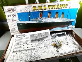 SOLD VIA BUY IT NOW-PLEASE DO NOT BID-Vintage R.M.S Titanic 1:720 Scale Motorised Model