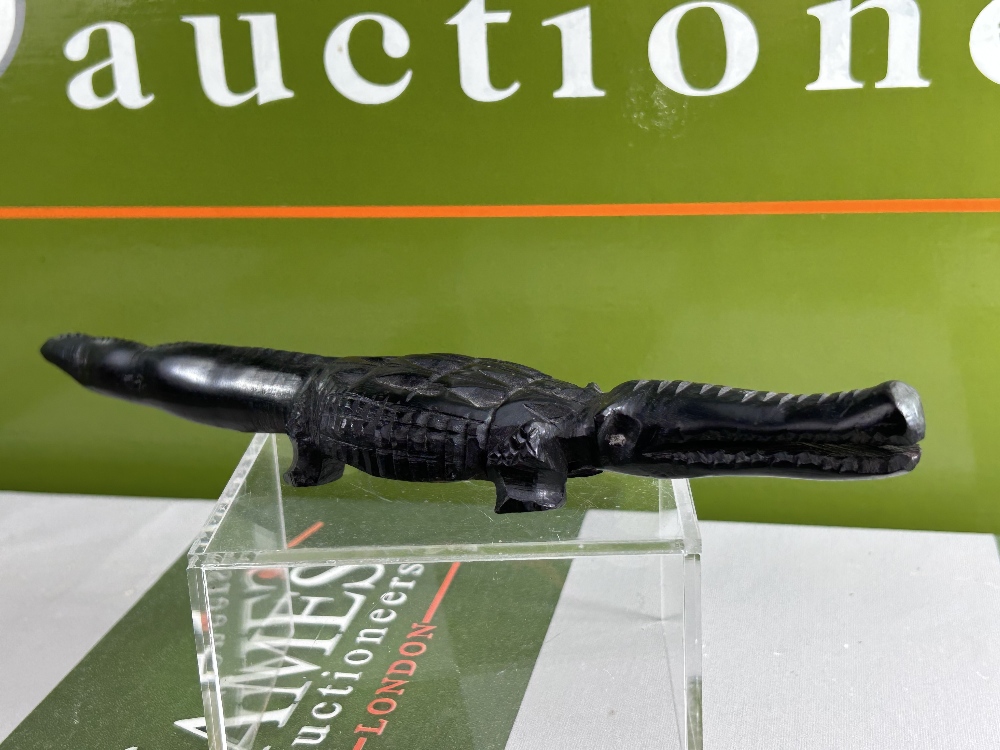 Interesting Hand Carved Alligator large Paperweight? - Image 4 of 6