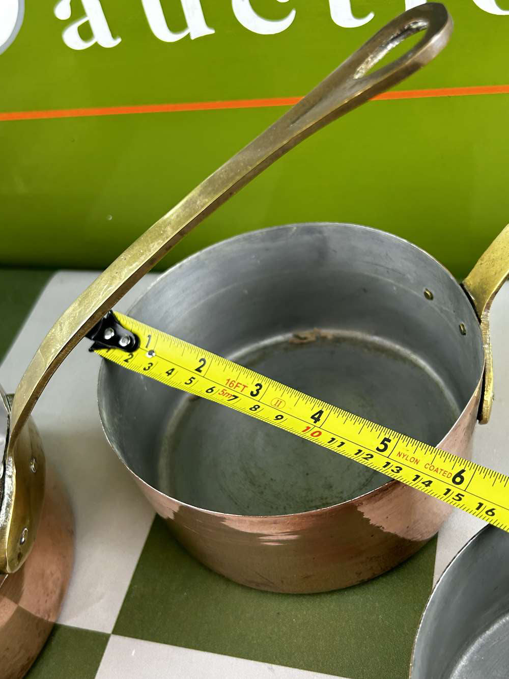 Vintage Set of 6 Graduated Copper Pans with Brass Handles - Image 4 of 8