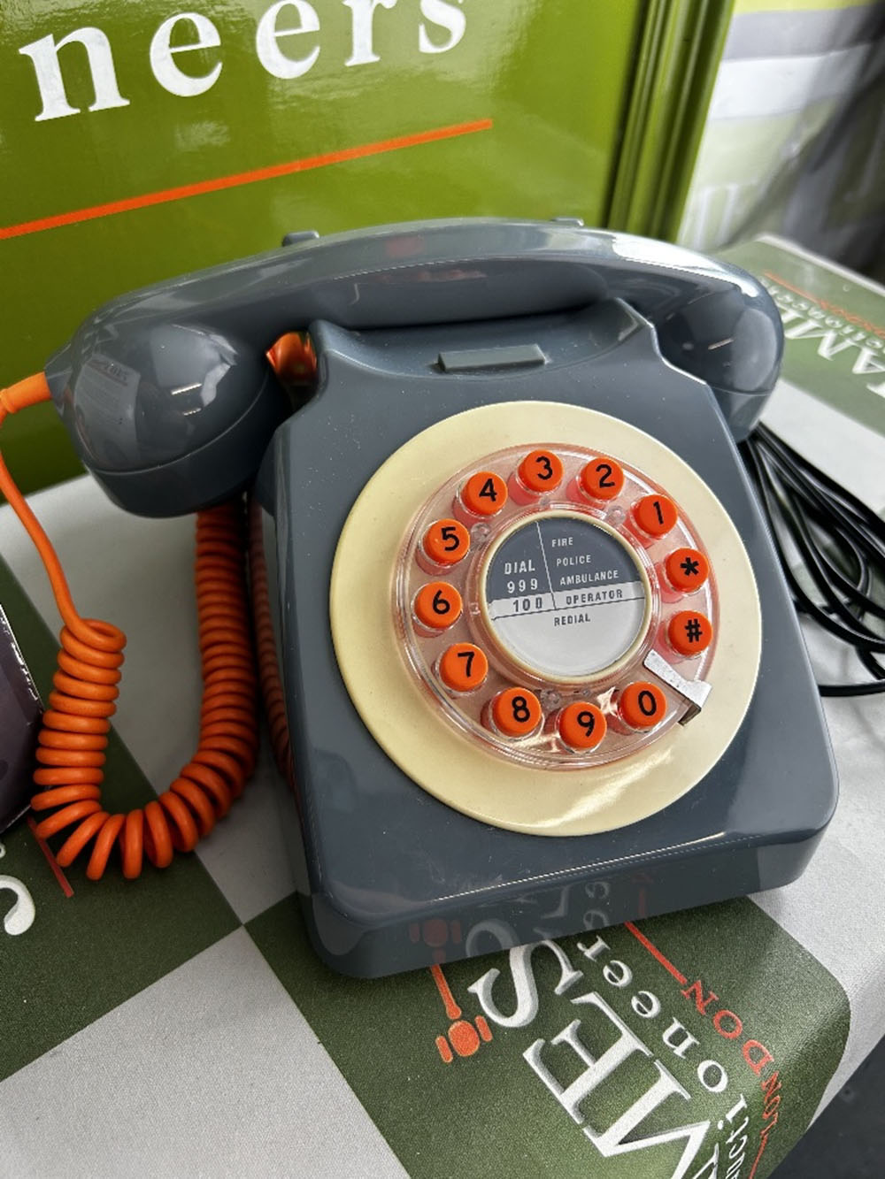 Wild &#038; Wolf Retro 1960/70s Rotary Push Button Style Phone - Image 3 of 6