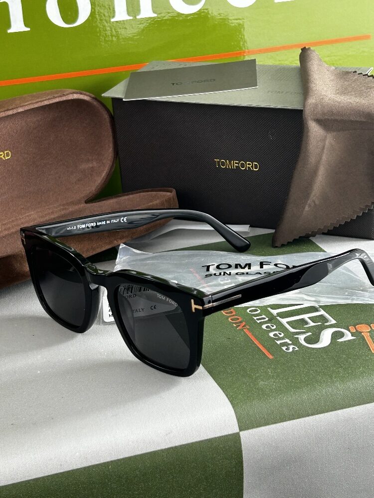 Tom Ford Unisex Wayfairer Sunglasses - Image 4 of 9