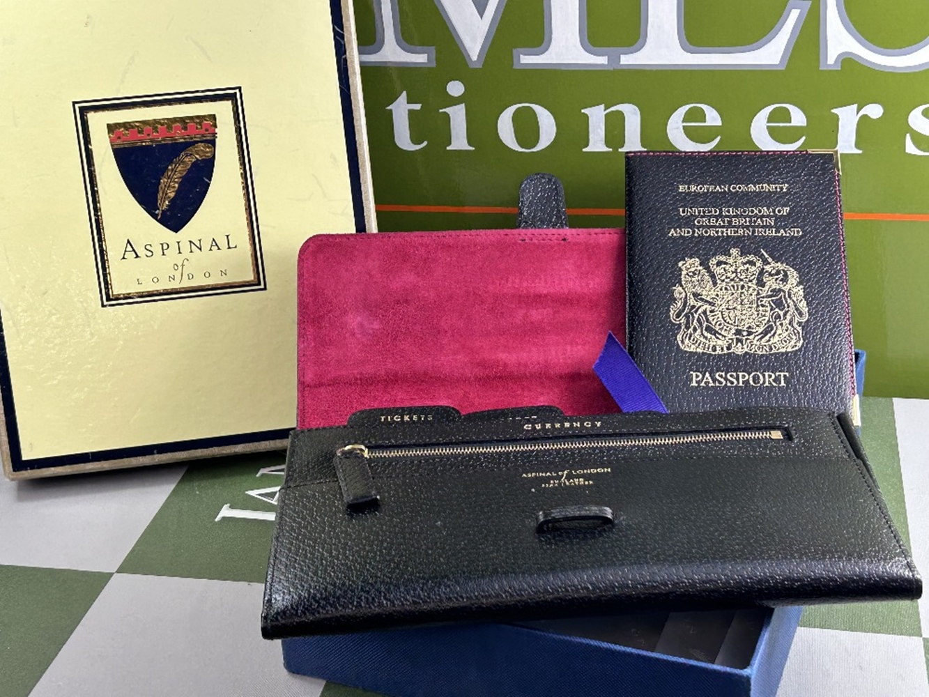 Aspinal Of London-Black Leather Wallet &#038; Passport Holder - Image 2 of 7
