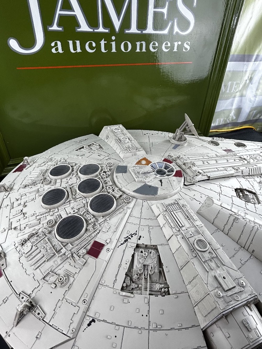 DeAgostini &#8216;The Millennium Falcon&#8217; Star Wars Ship 1:1 Scale - Image 3 of 13