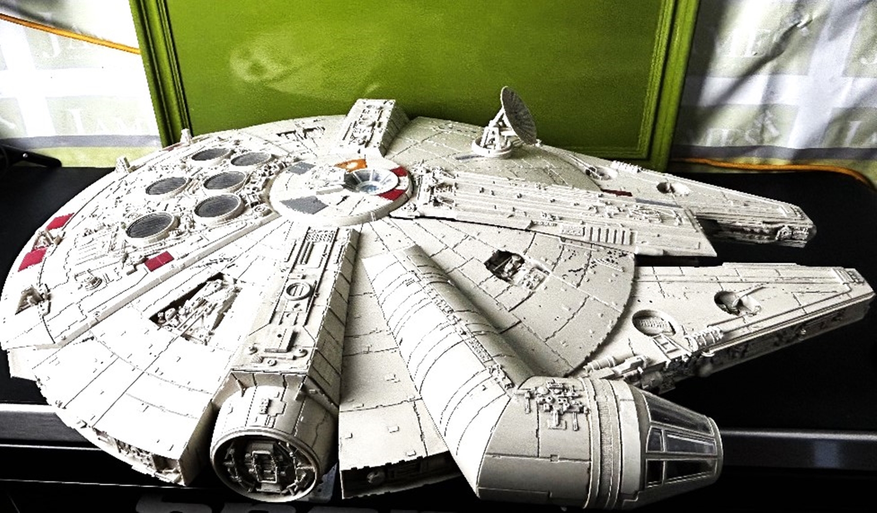 DeAgostini &#8216;The Millennium Falcon&#8217; Star Wars Ship 1:1 Scale - Image 10 of 13