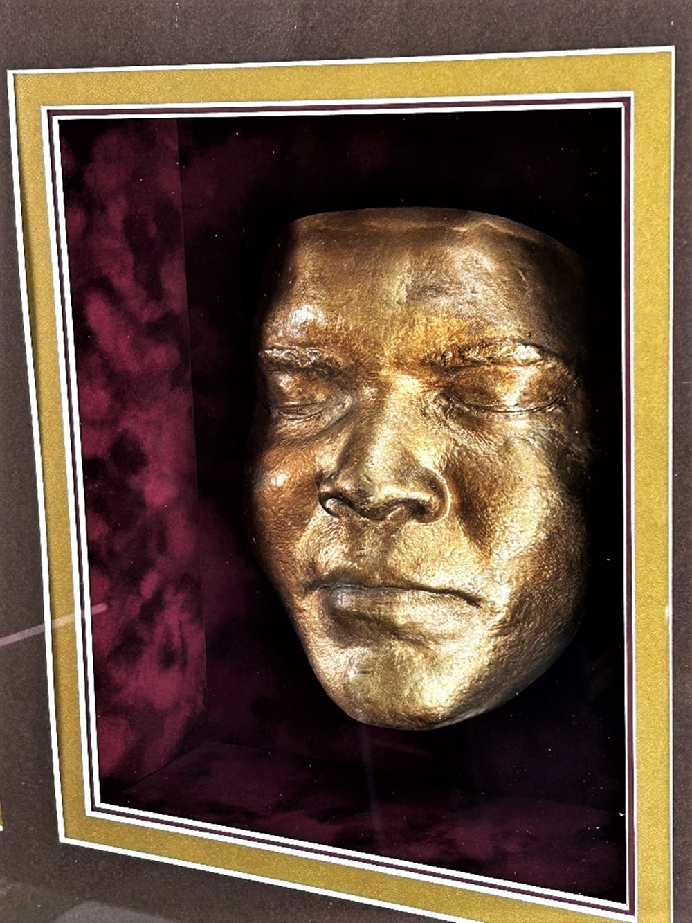 Muhammad Ali Signed Montage &#8211; Everlast Glove/Picture and Dipped Gold Face Cast - Image 5 of 11