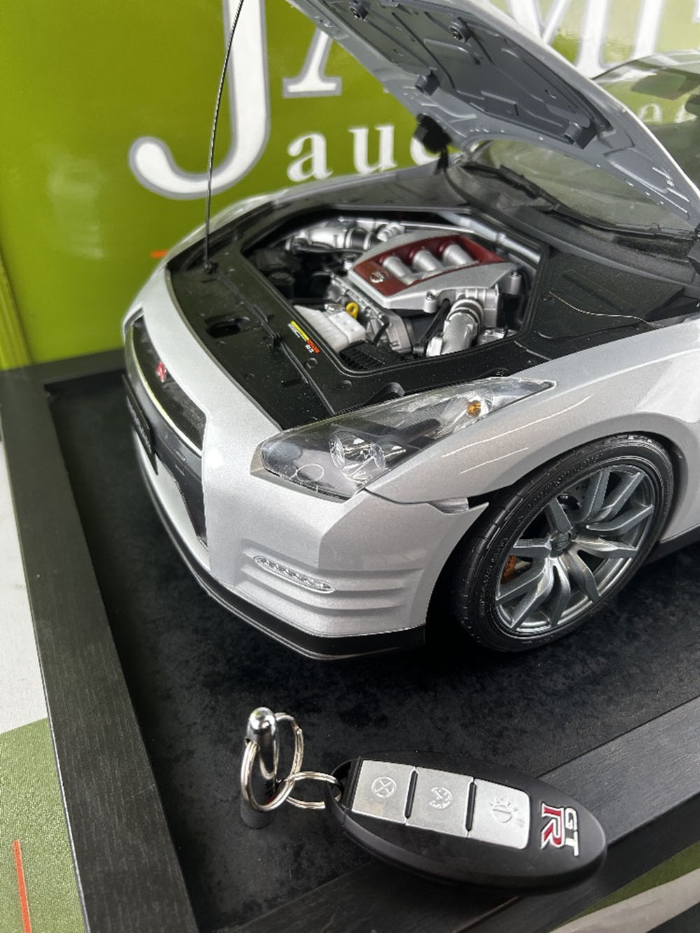 1:8 Eaglemoss Nissan GTR R35 Hand Built Model Car - Image 4 of 14