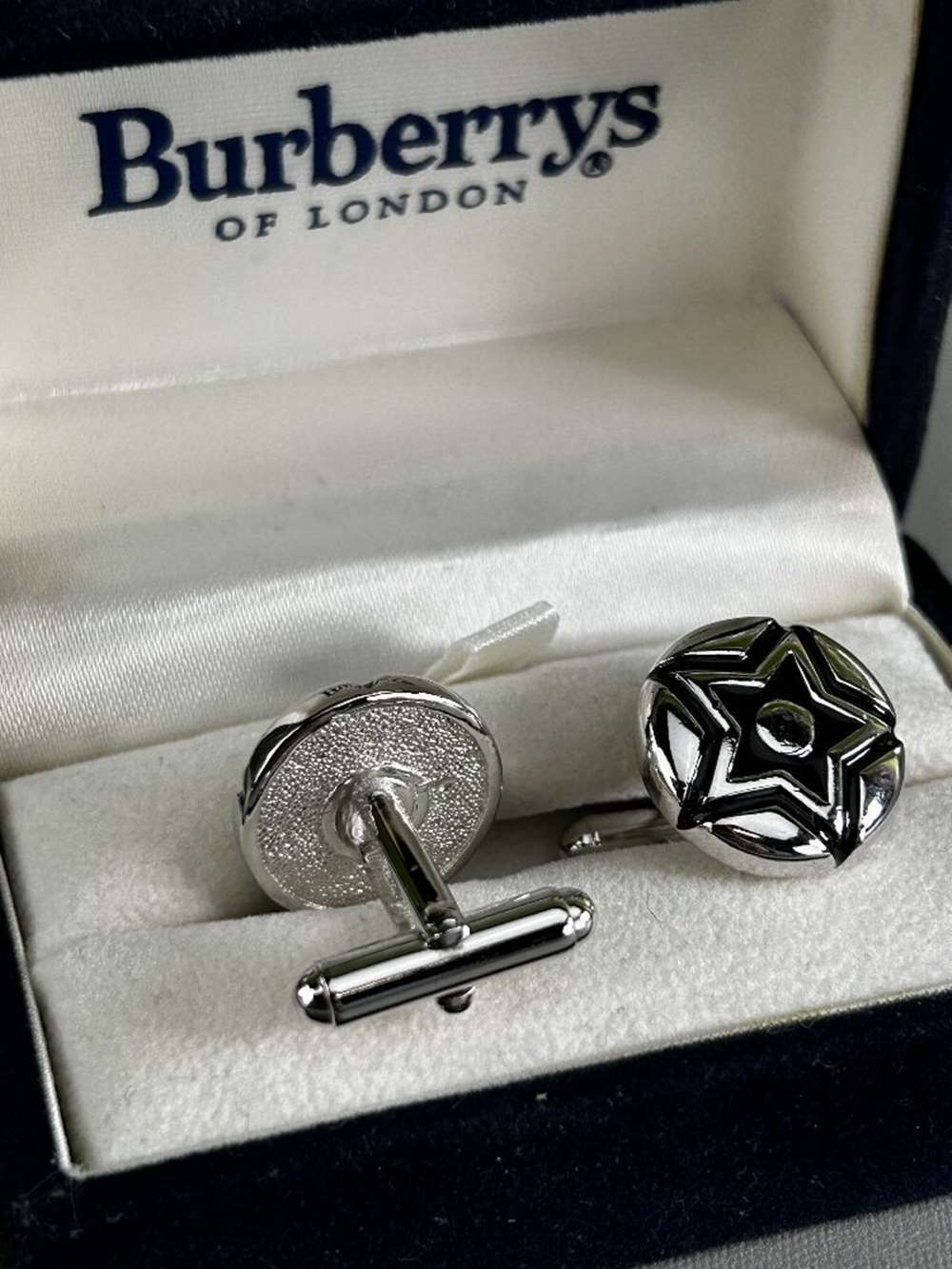 SOLD VIA BUY IT NOW-PLEASE DO NOT BID-Burberry London Cufflinks