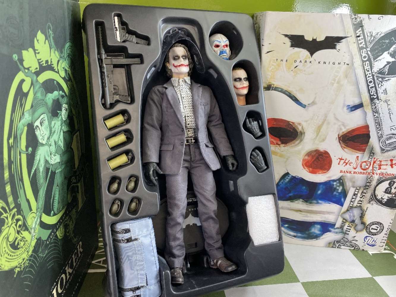 Hot Toys The Joker Bank Robber Edition 1/6 Scale Figure - Image 6 of 7