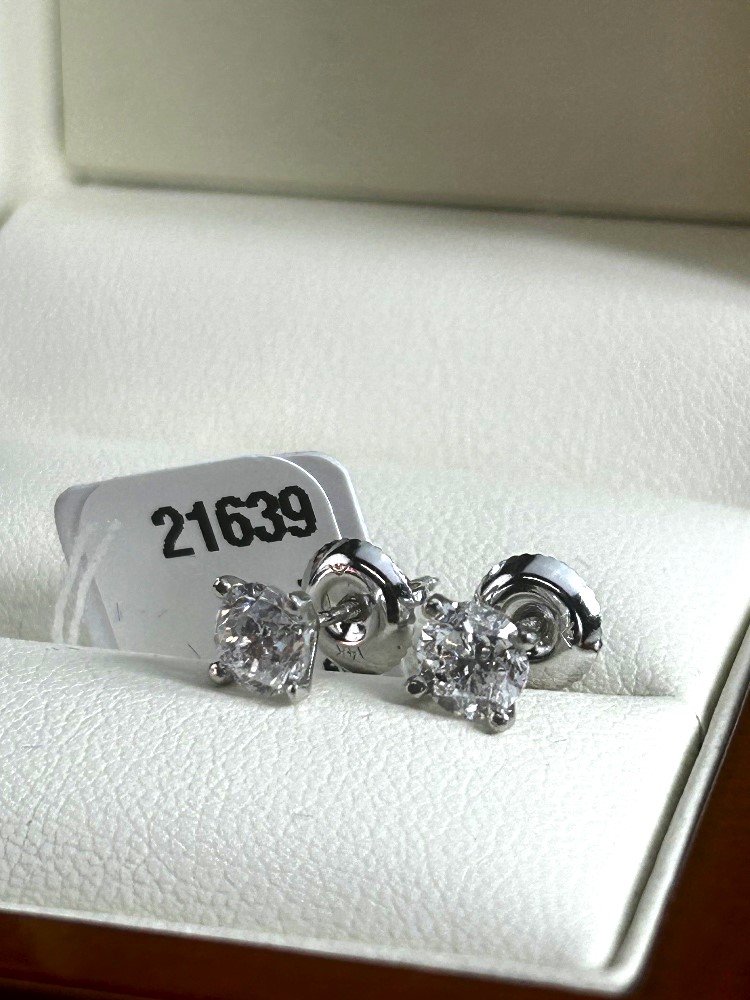 1.18 Carat Round Cut D/VS1 Diamond Stud Earrings Set In 14 Carat White Gold - Image 8 of 8