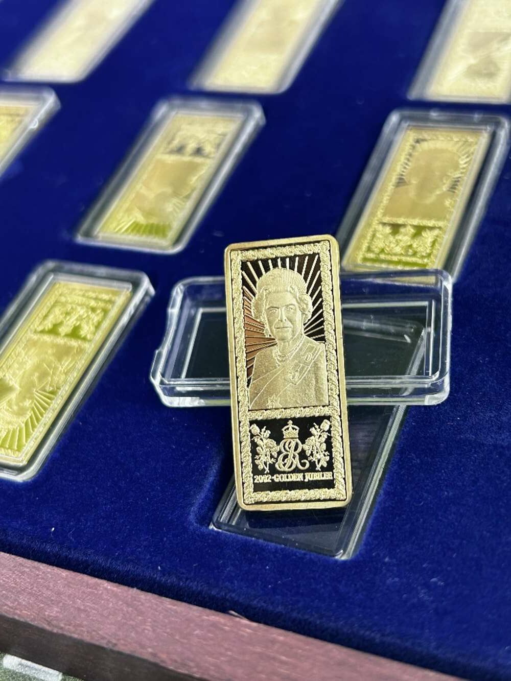 Queen Elizabeth II 2022 Gold Plated Ingot Set of 24 Windsor Mint Gold Plated Collection - Image 2 of 7