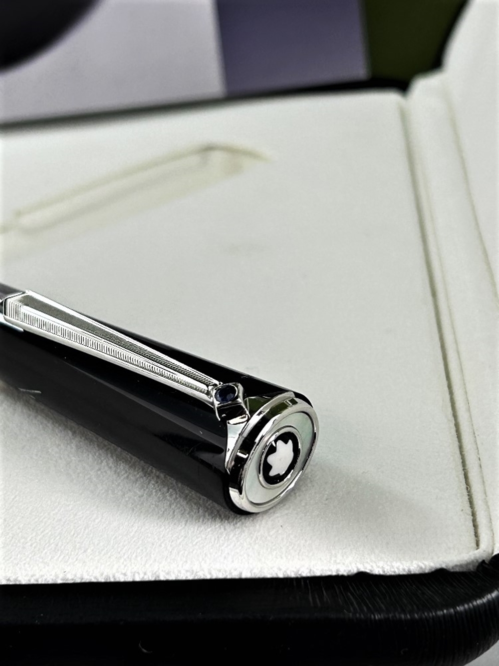 Montblanc Marlene Dietrich Special Edition Ballpoint Pen - Image 8 of 11