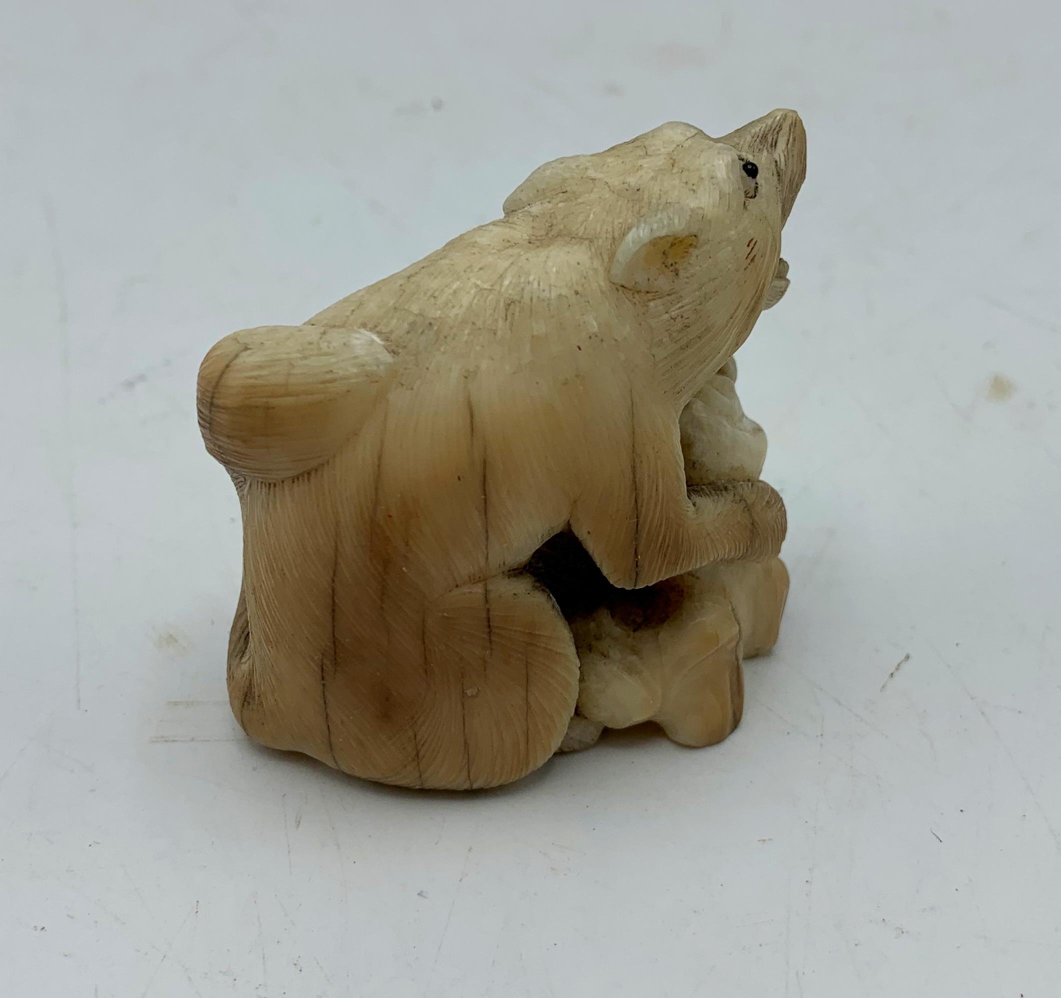 Rare Chinese Carved Quartz Artic Fox Netsuke. - Image 3 of 4