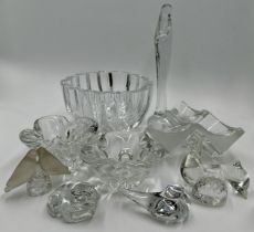 Collection of vintage art glassware to include a three sided ashtray with opaque glass panels, a