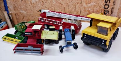Collection of Tonka construction & farming toys. Includes digger & fire engine examples (6)