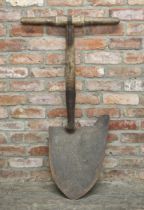 Large vintage rutting spade, H 115cm