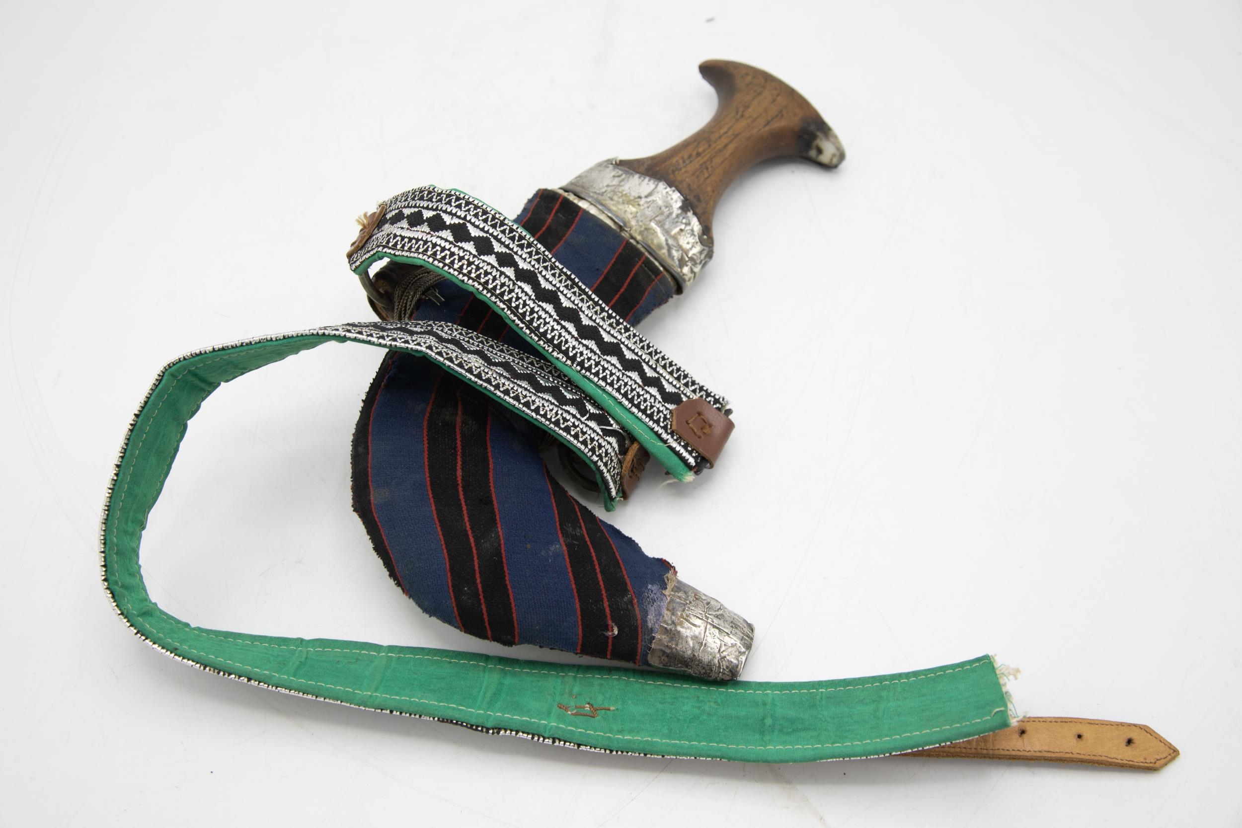 Turn of the century Persian Ottoman Jambiya dagger and belt in a goof silver sheath and silver - Image 3 of 3