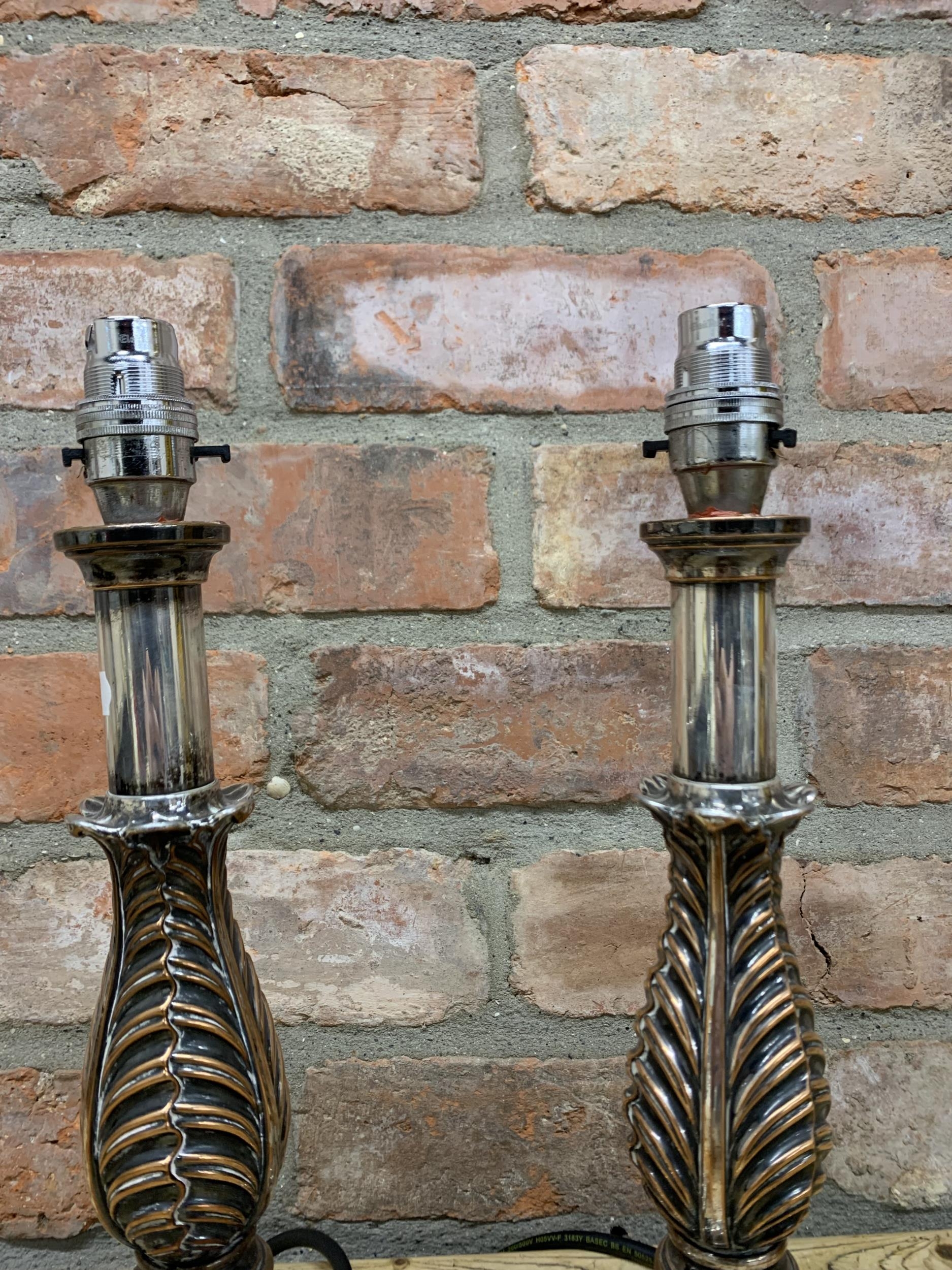 Good pair of converted old Sheffield plate table lamps, with acanthus leaf columns, 36cm high (2) - Image 3 of 4