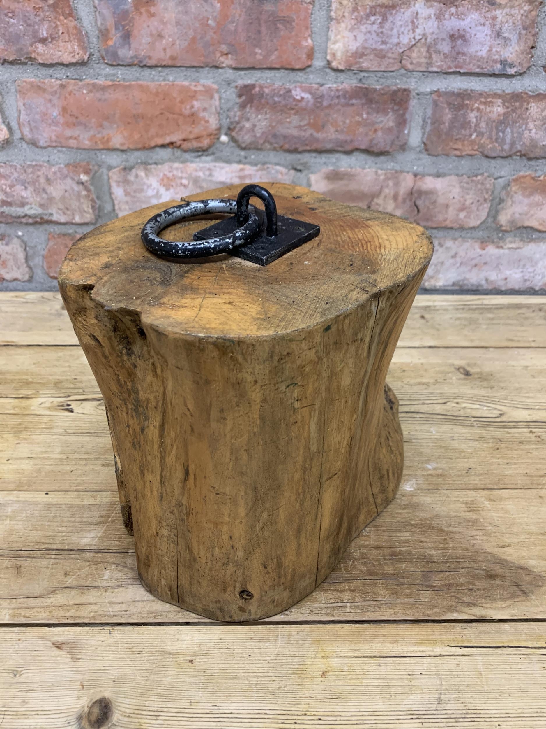 Rustic hand carved wooden tree stump doorstop with handle to top, H 26cm - Image 2 of 2