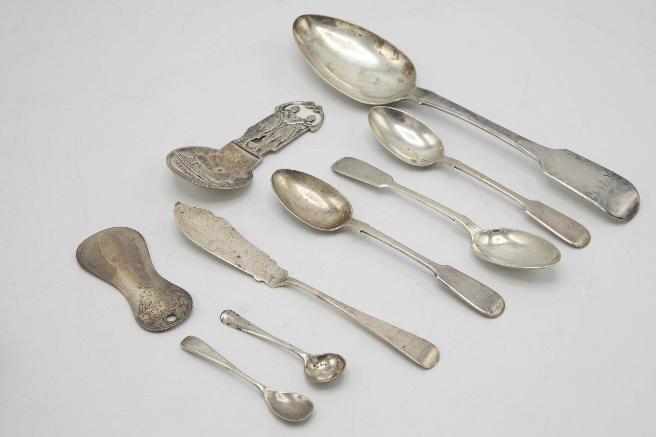 Collection of silver spoons to include Scottish silver fiddle table spoon, three teaspoons, two salt - Bild 2 aus 2