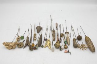 Large collection of assorted hat pins to include glass, pierced, gilt metal etc (34)