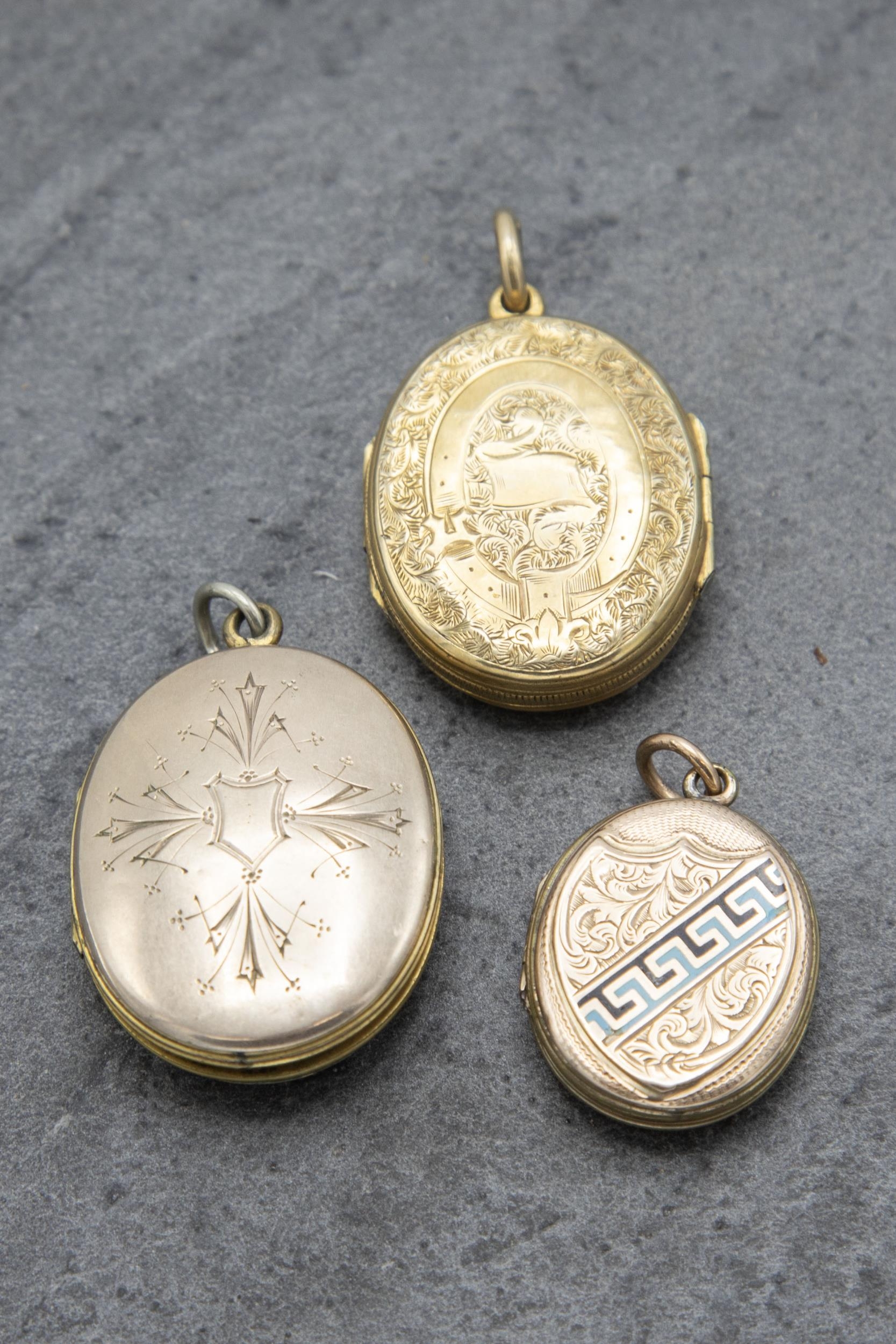 Three Victorian 9k front and back locket pendants, the largest 3.4 x 2.7cm (3)