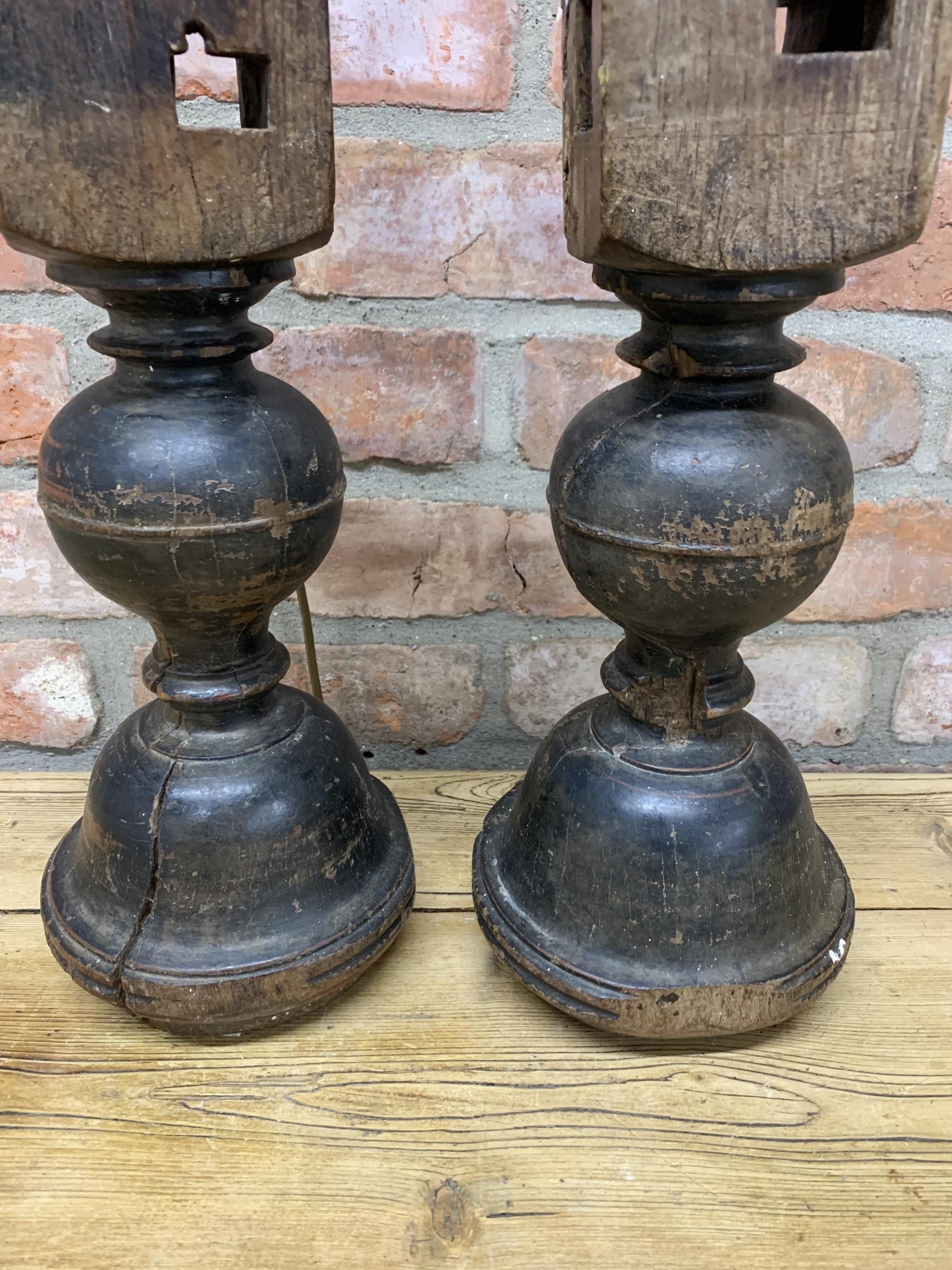 Pair of antique Indian turned wood reclaimed column baluster table lamps, H 50cm - Image 3 of 3