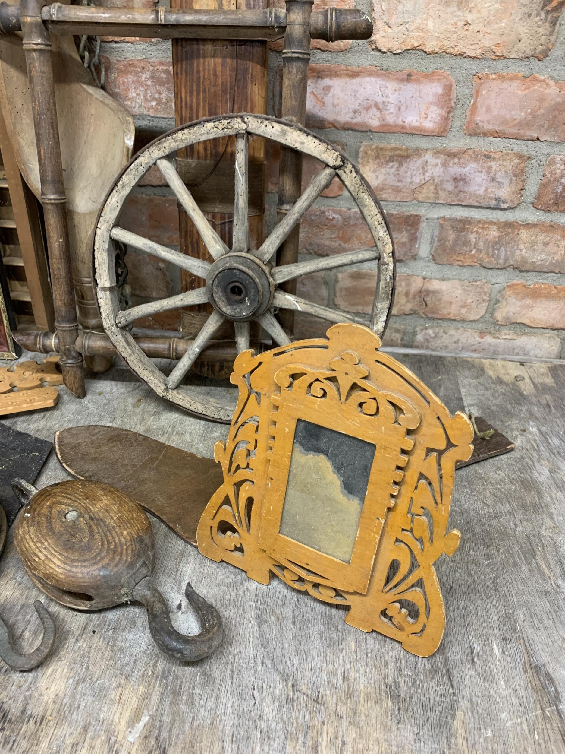 Large collection of assorted antique treen to include printing tray, frame, wagon wheel etc (9) - Image 4 of 6