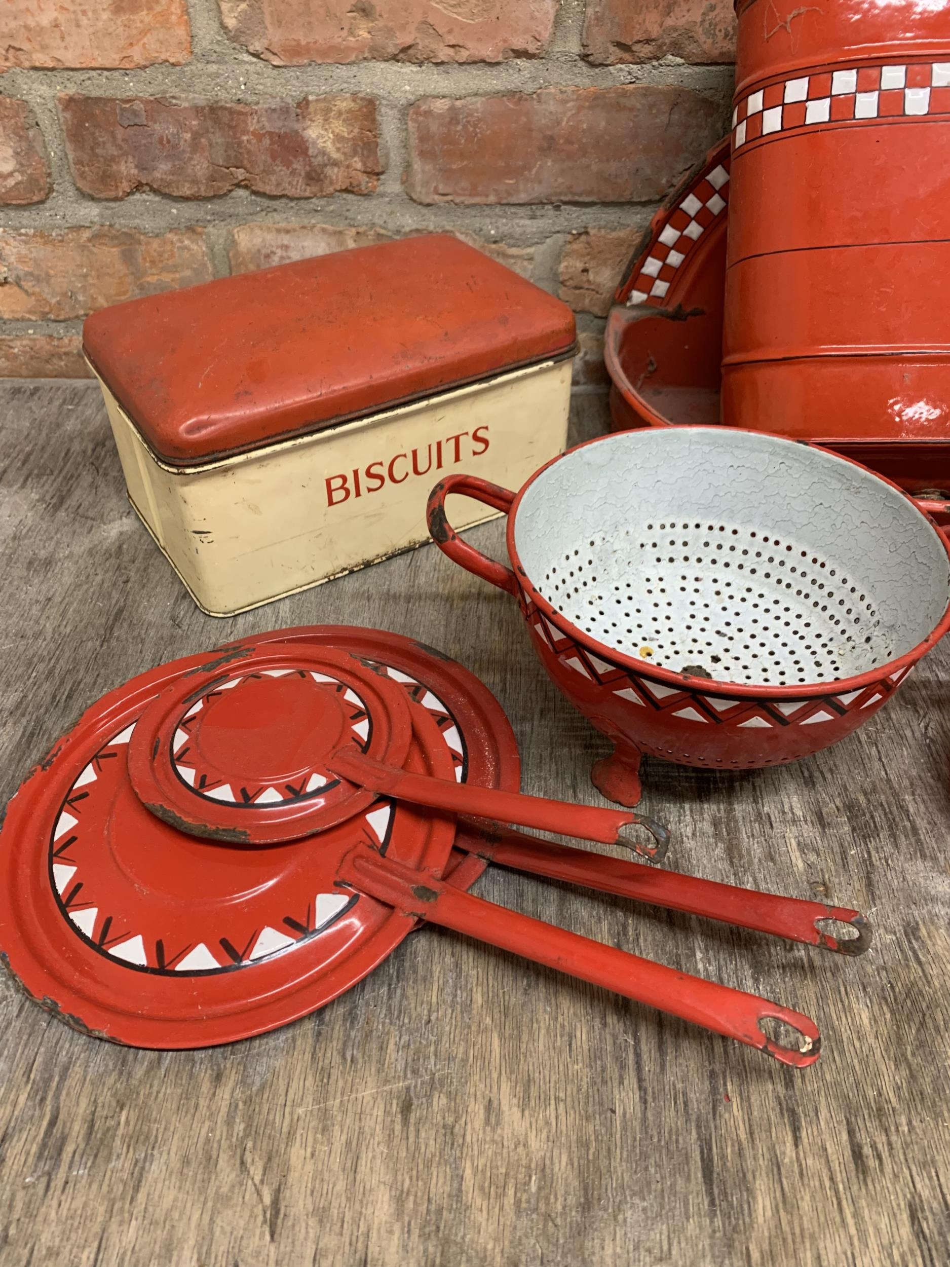 Quantity of vintage red enamel kitchen ware to include saucepans, water tank and soap dish (14) - Image 2 of 4