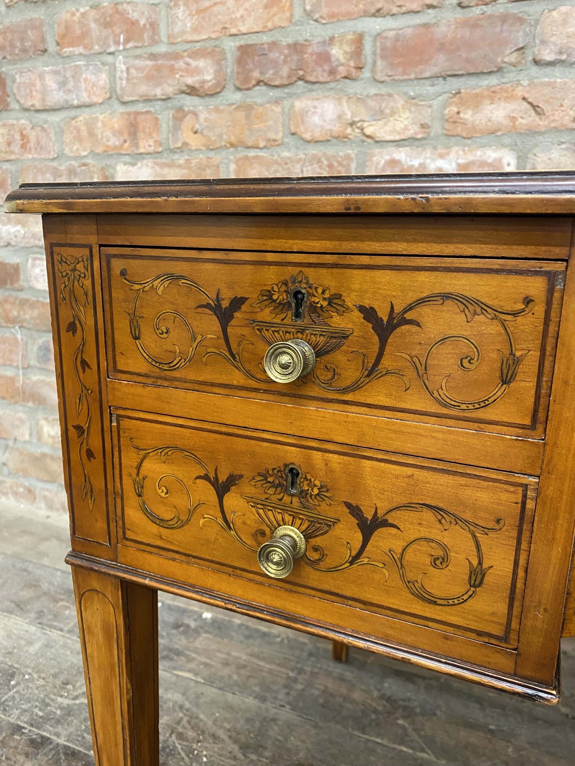 Edwardian Sheraton style satinwood reverse bow front desk or writing table, raised darted brass - Image 5 of 5