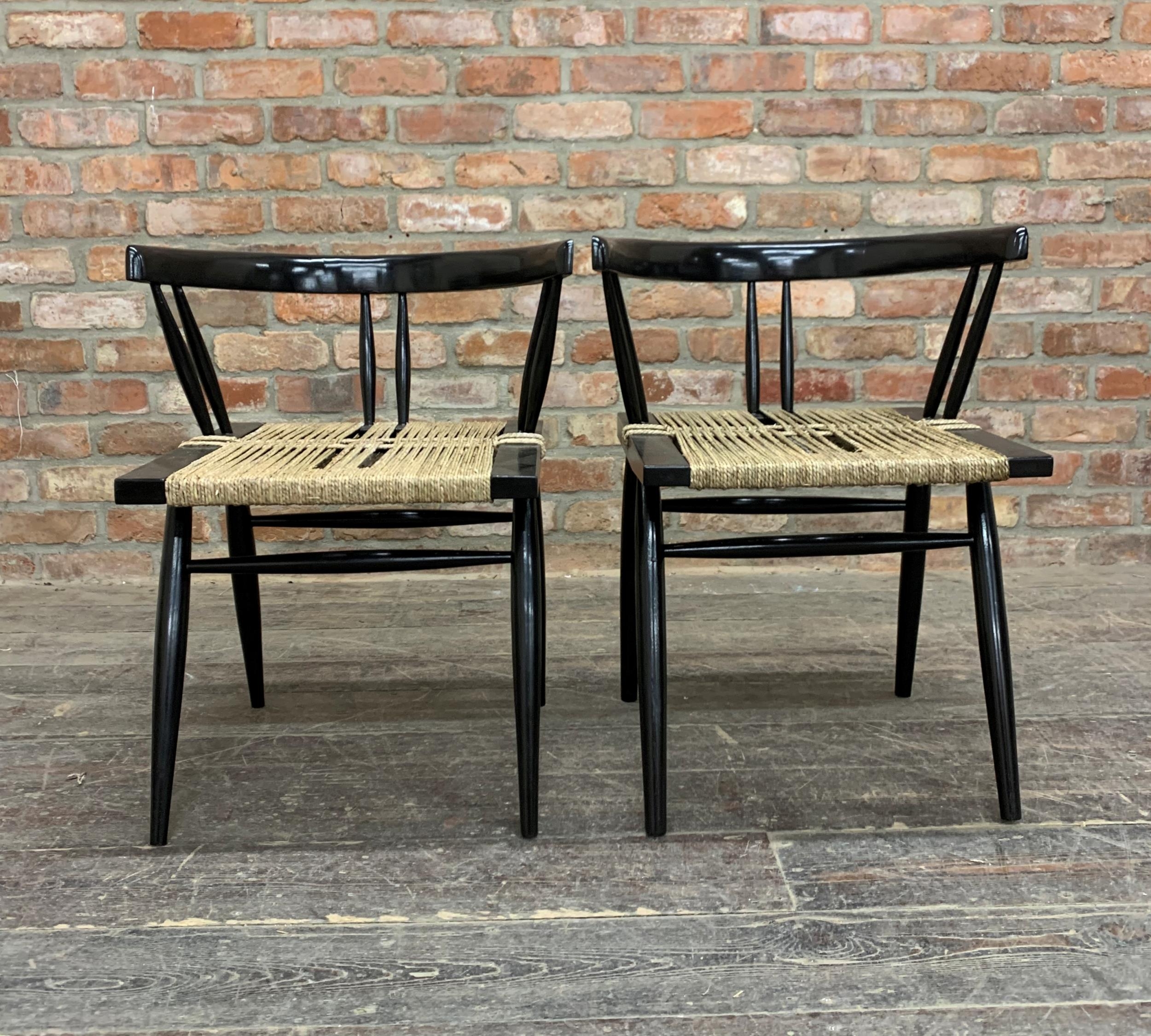 George Nakashima (1905-1990, American), "Ahmedabad" pair of chairs ebonised frames with woven - Bild 3 aus 4