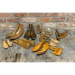 Quantity of antique early 20th century treen shoe lasts (16)