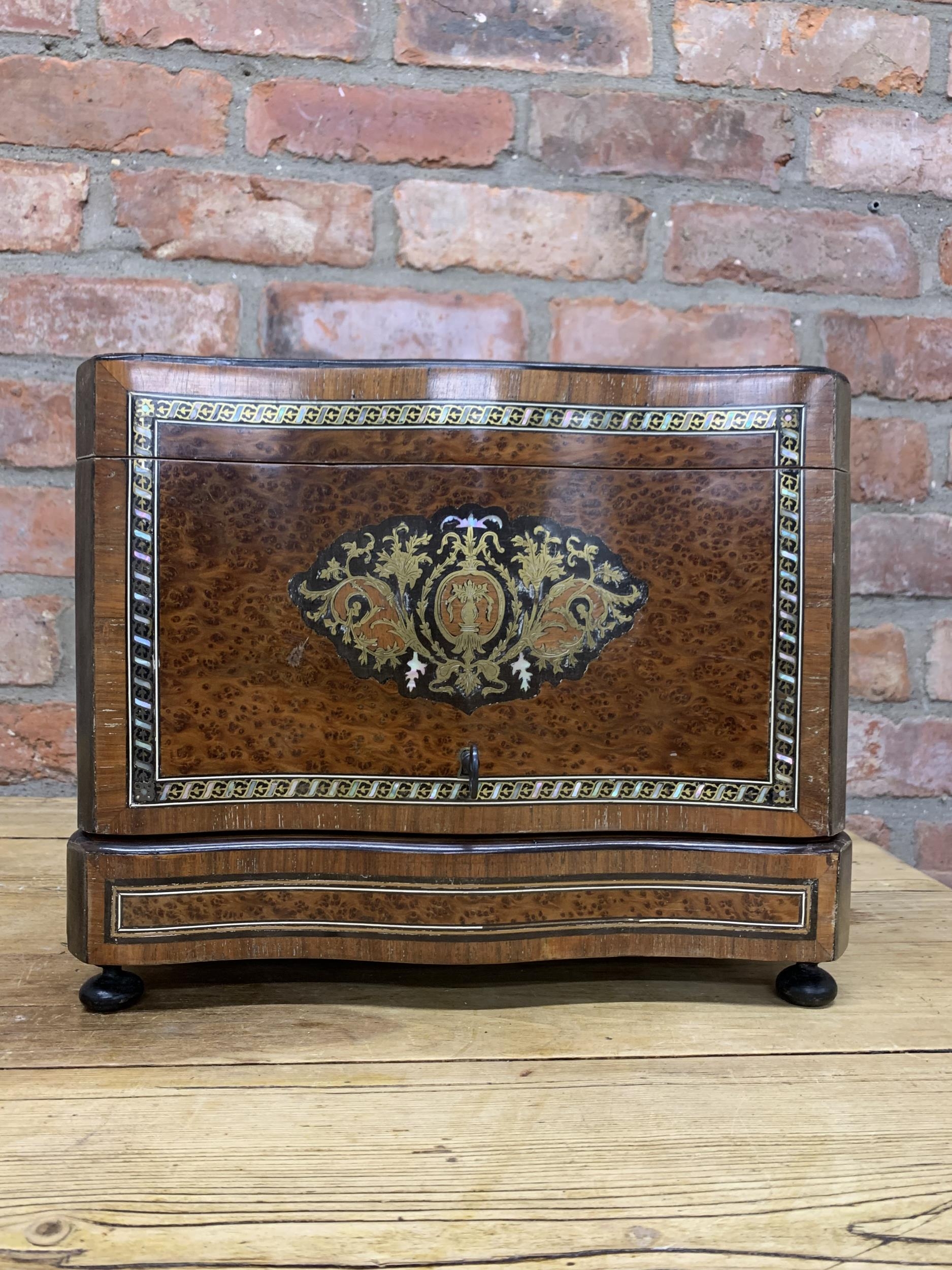 French walnut wood veneered and brass-inlaid 'cave Ã liqueur' with four carafes and sixteen glasses, - Image 4 of 5