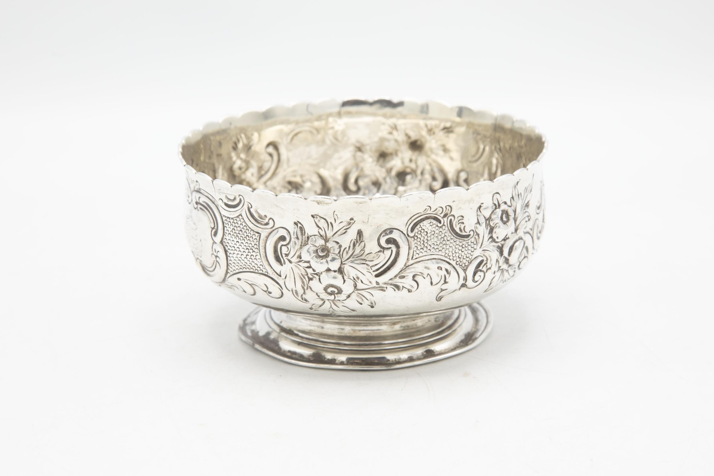 Victorian silver pedestal dish, chased with flowers, maker DJ & C Houle, London 1854, 12.5cm - Image 2 of 2