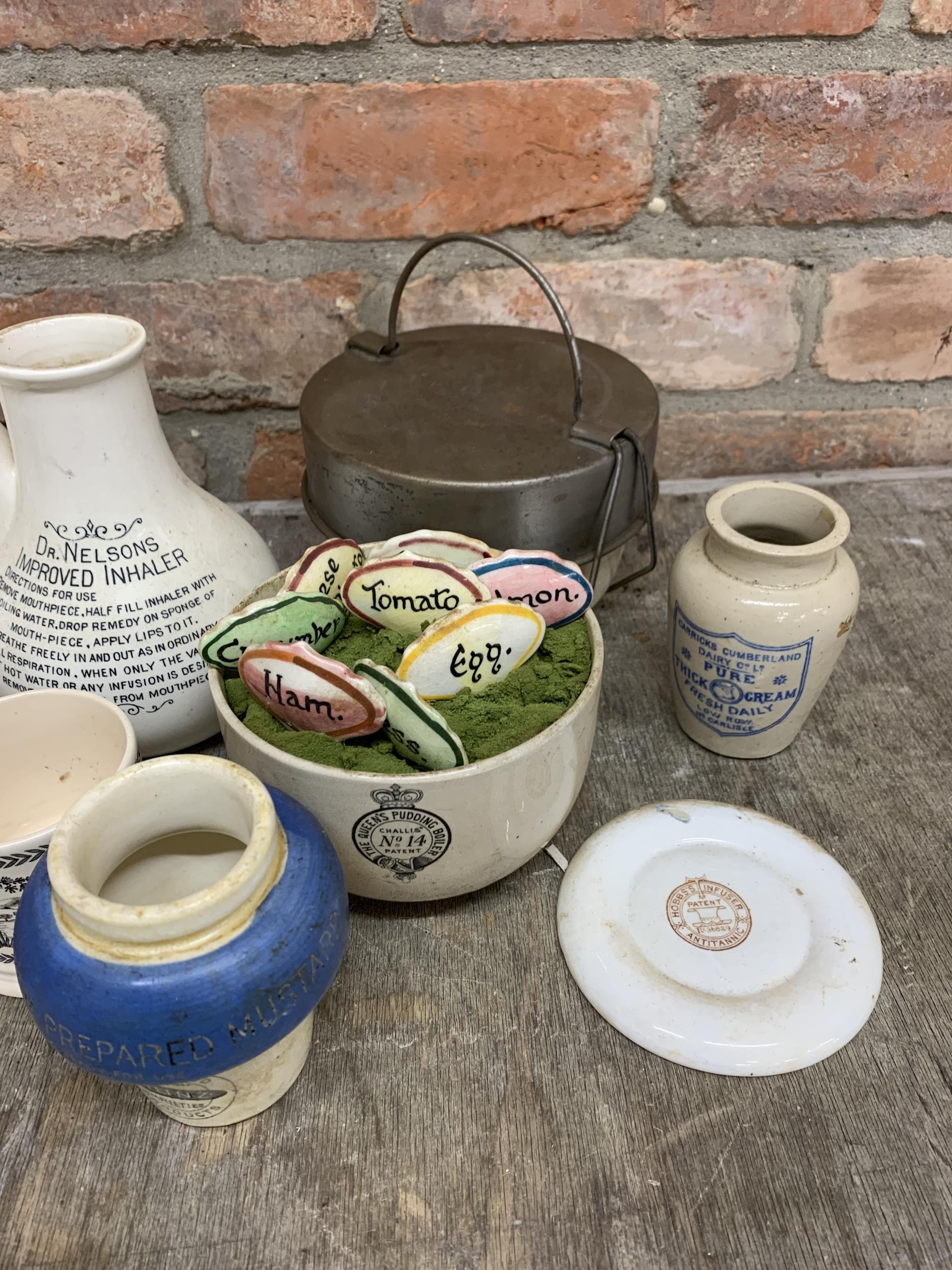 Quantity of mixed antique kitchen creamware ceramics to include jars, bowls and lidded dishes (15) - Image 4 of 4