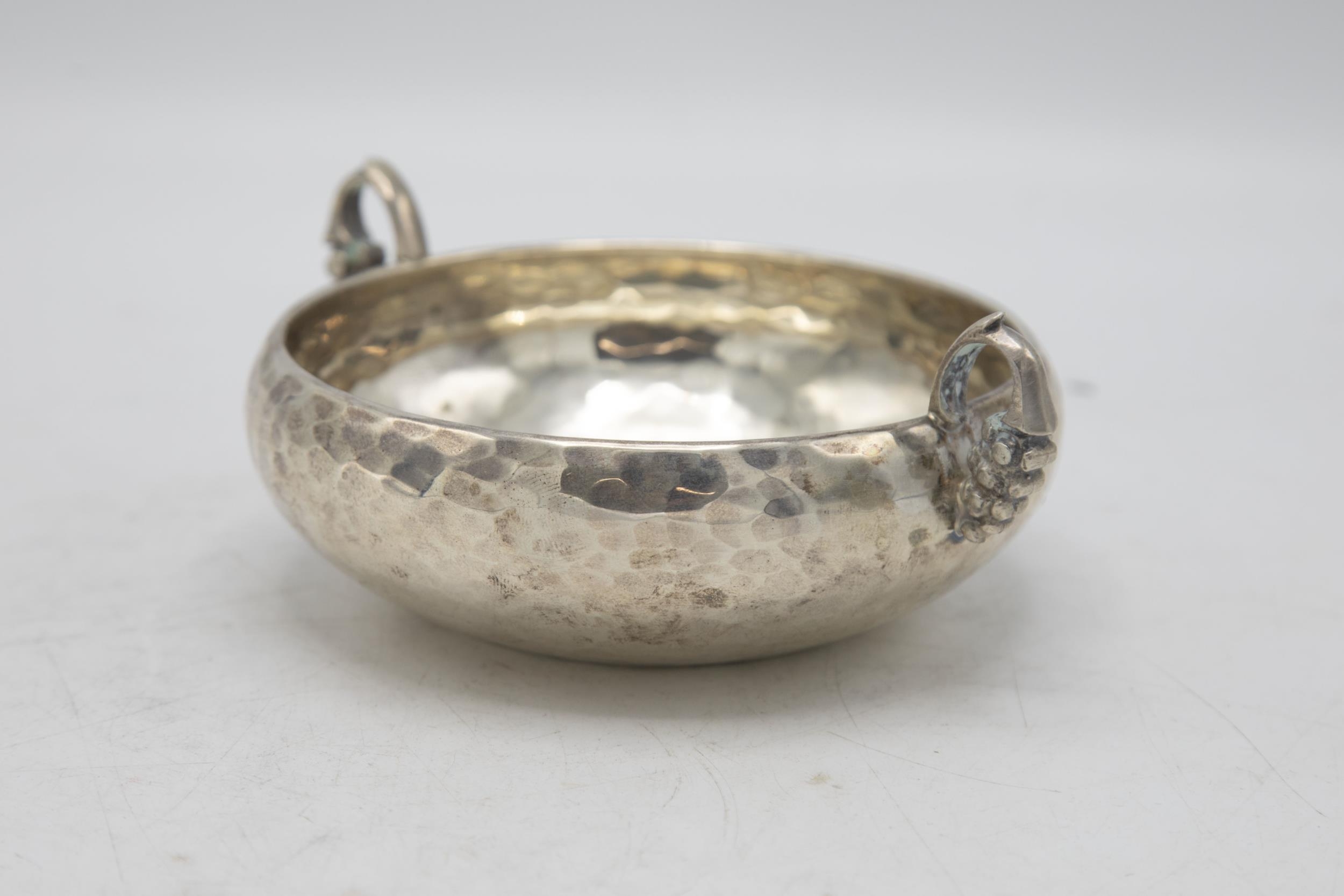 Unusual Greek 925 silver quaich or wine taster, with hammered bowl and grapevine handles, 15.5cm - Image 2 of 2