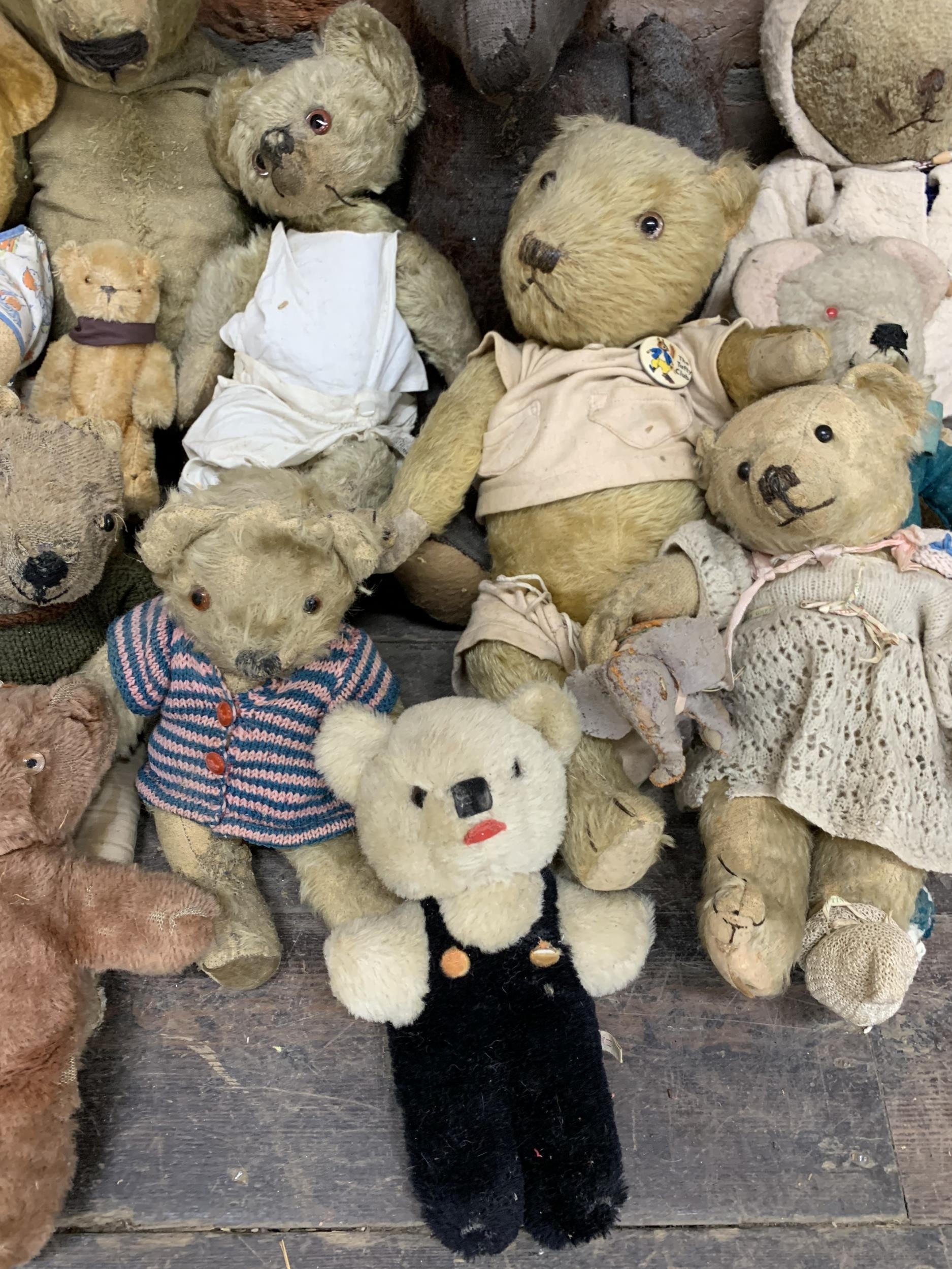 Quantity of antique and vintage mohair straw filled teddy bears, Largest 70cm, some AF (16) - Image 4 of 7