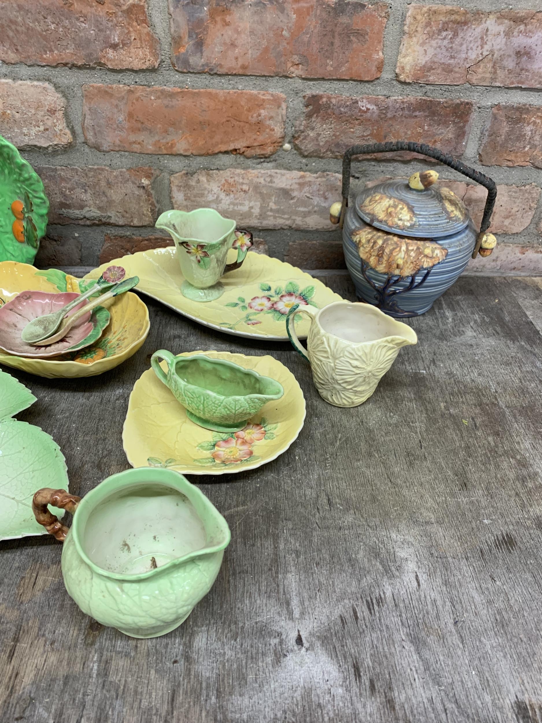 Assortment of Beswick & Carlton Ware ceramics to include floral and tomato plant examples (30) - Image 2 of 4