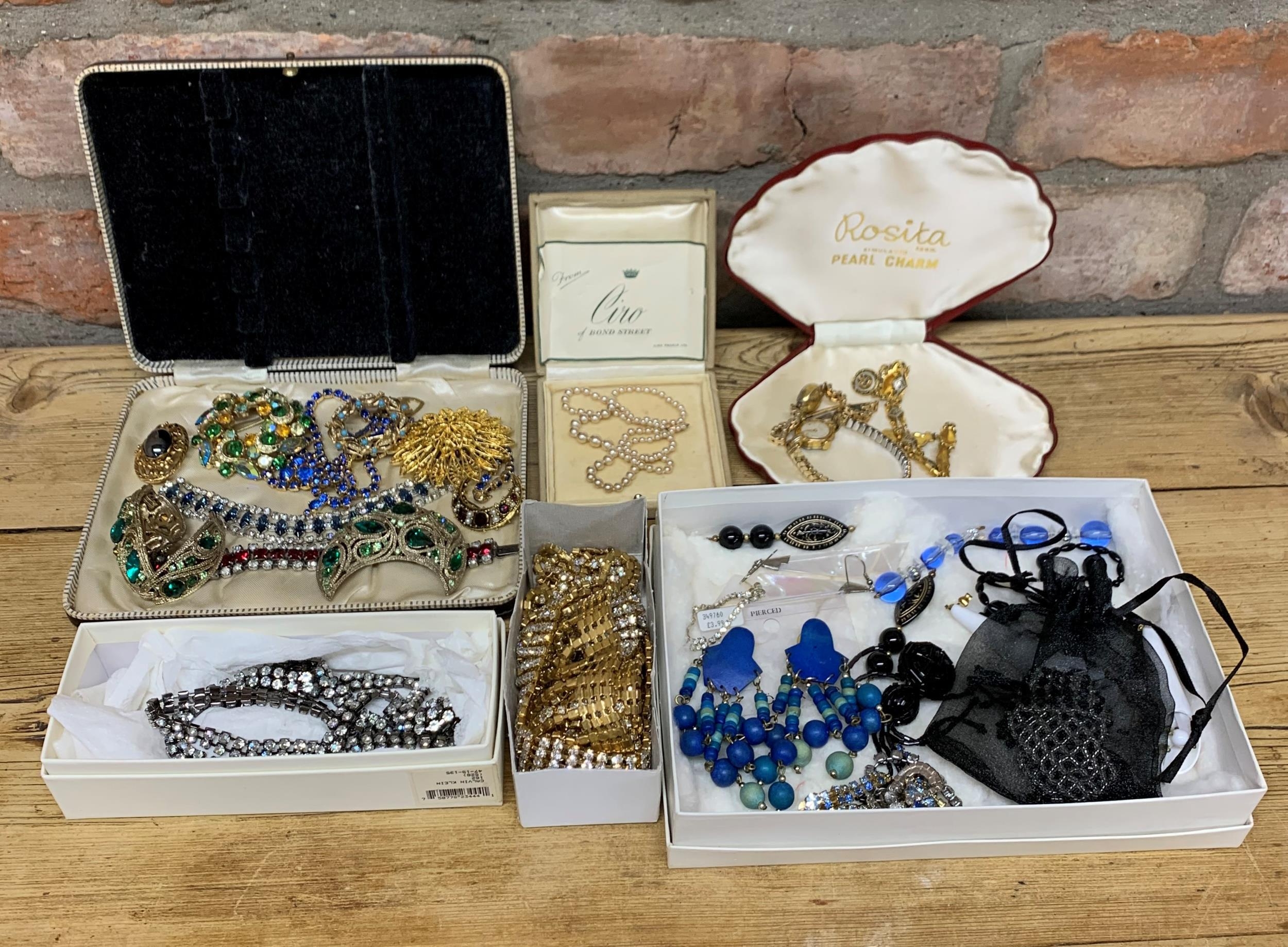 Assortment of mixed vintage costume jewellery and watches