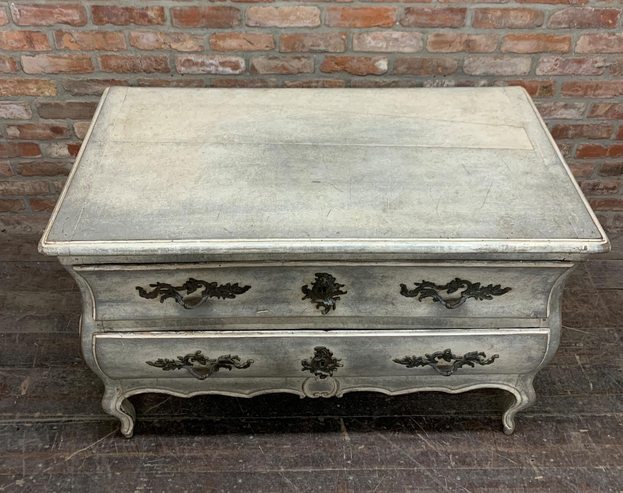 18th century French walnut bombe commode, two deep drawers, cabriole legs, H 84cm x W 124cm - Image 2 of 4